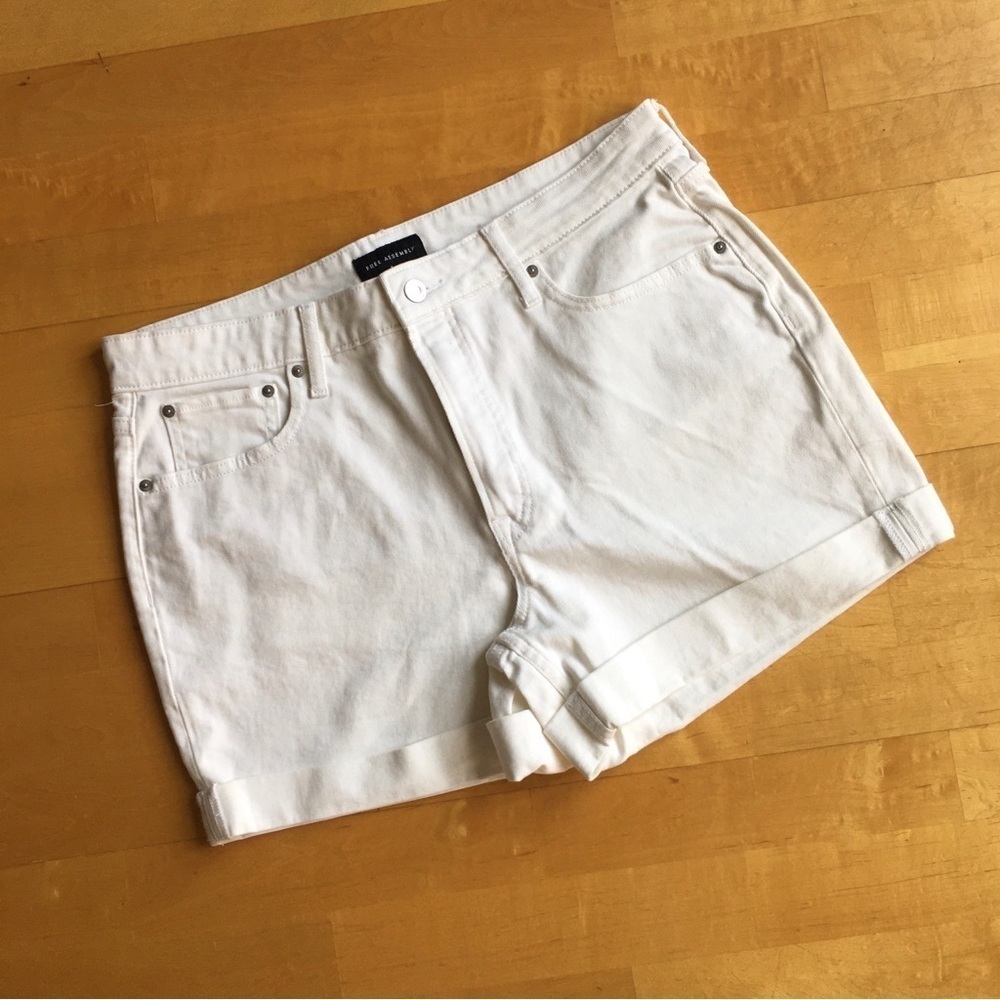 Free Assembly Cuffed, High Rise, Jean Shorts, Ivory, Cream, Ecru, Size 14